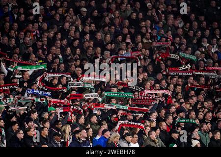 Rotterdam, pays-Bas. 24 janvier 2024. ROTTERDAM, PAYS-BAS - 24 JANVIER : fans et supporters de Feyenoord lors du match de la Toto KNVB Cup entre Feyenoord et PSV au Stadion Feyenoord le 24 janvier 2024 à Rotterdam, pays-Bas. (Photo de Joris Verwijst/Orange Pictures) crédit : Orange pics BV/Alamy Live News Banque D'Images