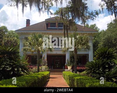 Micanopy, Floride, États-Unis - 17 mai 2015 : The Famous Herlong Mansion Inn Gardens. Banque D'Images