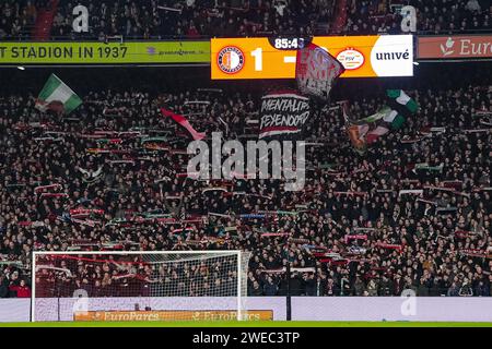 Rotterdam, pays-Bas. 24 janvier 2024. Rotterdam - Feyenoord supporters lors du match entre Feyenoord et PSV au Stadion Feijenoord de Kuip le 24 janvier 2024 à Rotterdam, pays-Bas. Crédit : photos boîte à boîte/Alamy Live News Banque D'Images