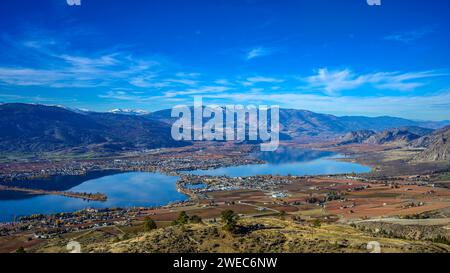 Une vue surplombant la ville d'Osoyoos dans la vallée de l'Okanagan dans le sud de la Colombie-Britannique Banque D'Images