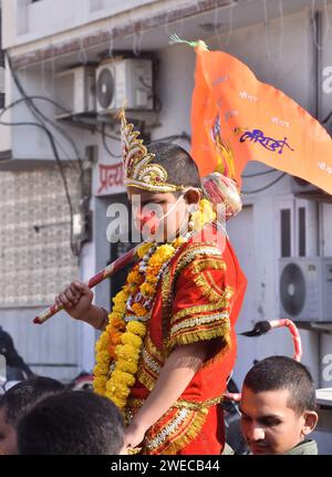 Bikaner, Inde. 22 janvier 2024. Dévots de la communauté Shree RAM Laxman Dussehra lors d'une procession religieuse de la cérémonie de Pran Pratishtha au RAM Mandir. (Photo de Dinesh Gupta/Pacific Press) crédit : Pacific Press Media production Corp./Alamy Live News Banque D'Images