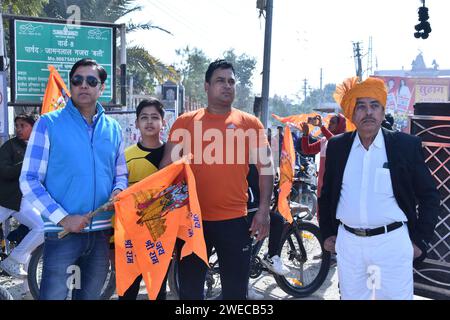 Bikaner, Inde. 22 janvier 2024. Dévots de la communauté Shree RAM Laxman Dussehra lors d'une procession religieuse de la cérémonie de Pran Pratishtha au RAM Mandir. (Photo de Dinesh Gupta/Pacific Press) crédit : Pacific Press Media production Corp./Alamy Live News Banque D'Images