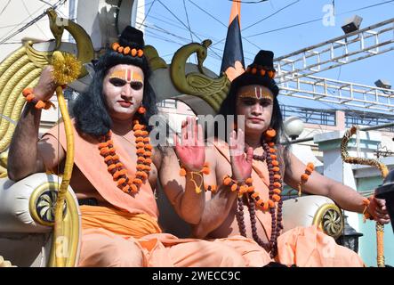 Bikaner, Rajasthan, Inde. 22 janvier 2024. Dévots de la communauté Shree RAM Laxman Dussehra lors d'une procession religieuse de la cérémonie de Pran Pratishtha au RAM Mandir. (Image de crédit : © Dinesh Gupta/Pacific Press via ZUMA Press Wire) USAGE ÉDITORIAL SEULEMENT! Non destiné à UN USAGE commercial ! Banque D'Images