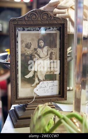 Photos détaillées d'objets vintage à vendre dans un magasin d'antiquités à Savannah en Géorgie Banque D'Images