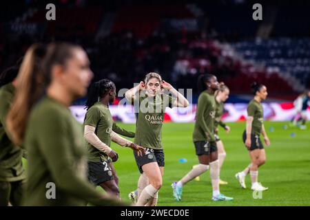 France. 24 janvier 2024. Korbin Albert (PSG 24) s'entraîne lors du match de l'UEFA Women's Champions League entre le Paris Saint Germain et l'Ajax Amsterdam au Parc des Princes à Paris. (Pauline FIGUET/SPP) crédit : SPP Sport Press photo. /Alamy Live News Banque D'Images