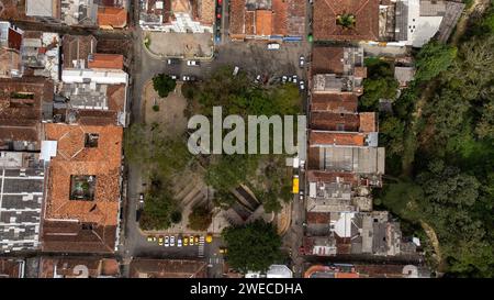 Salgar, Antioquia - Colombie. 26 décembre 2023. Panorama aérien drone de la municipalité, fondée le 29 mars 1880 Banque D'Images