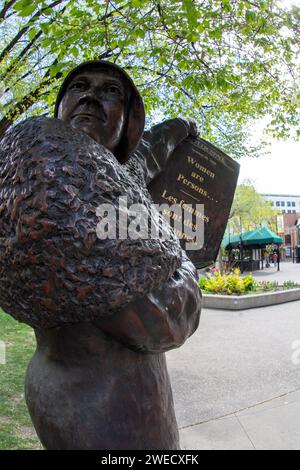 Les femmes sont des personnes ! Barbara Paterson l'une des cinq statues célèbres de l'Alberta, une sculpture publique au centre-ville de Calgary Banque D'Images