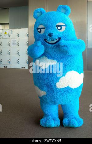 Osaka, Japon - avril 9 2023 : Abénobea est la mascotte de l'Observatoire Abeno Harukas dans le bâtiment Abeno Harukas Banque D'Images