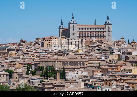 'Capturer la beauté intemporelle de Tolède, Espagne : un paysage panoramique mettant en valeur le charme historique et la splendeur architecturale Banque D'Images