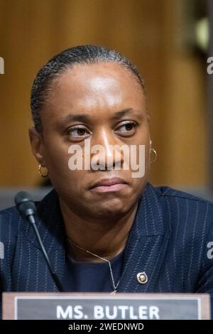 Washington, États-Unis. 24 janvier 2024. Le sénateur des États-Unis Laphonza Butler (démocrate de Californie) assiste à une audience de la Commission du Sénat sur le pouvoir judiciaire - sous-commission sur la justice pénale et la lutte contre le terrorisme pour examiner l'IA dans les enquêtes et poursuites criminelles, dans le Dirksen Senate Office Building à Washington, DC, États-Unis, mercredi 24 janvier, 2024. photo de Rod Lamkey/CNP/ABACAPRESS.COM crédit : Abaca Press/Alamy Live News Banque D'Images