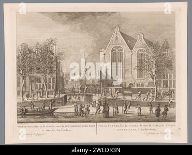 Visage d'hiver sur le Singel, devant l'ancienne église luthérienne d'Amsterdam, Hermanus Petrus Schouten (possible), d'après Hermanus Petrus Schouten, c. 1770 - 1783 imprimer visage d'hiver sur le Singel, devant l'ancienne église luthérienne d'Amsterdam. Derrière l'écluse le goutte-à-goutte du fermier, vers le Spui, les gens patinent. Dans le Singel hacher et vu des hommes ouvrir la glace pour une barge. Un certain nombre de spectateurs et un traîneau à cheval dans la rue. Sous le spectacle le titre en néerlandais et en français. Amsterdam papier gravure / gravure église (extérieur). Églises et dénominations protestantes (LUTHÉRIENNES). canaux, eaux (en ville Banque D'Images