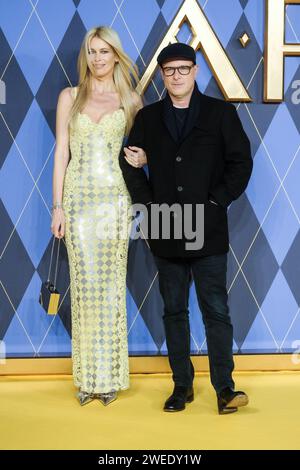 ODEON LUXE Leicester Square, Londres, Royaume-Uni. 24 janvier 2024. Le réalisateur Matthew Vaughn et Claudia Schiffer photographiés lors de la première mondiale d’ARGYLLE. Photo de Julie Edwards./Alamy Live News Banque D'Images