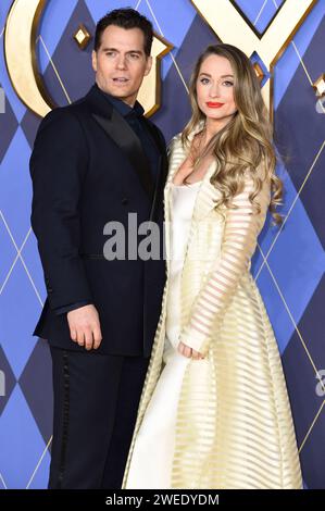 Henry Cavill mit Freundin Natalie Viscuso BEI der Weltpremiere des Kinofilms Argylle im Odeon Leicester Square. Londres, 24.01.2024 *** Henry Cavill avec sa petite amie Natalie Viscuso lors de la première mondiale du film Argylle à l'Odeon Leicester Square Londres, 24 01 2024 Foto:XS.xVasx/xFuturexImagex argylle 4220 Banque D'Images