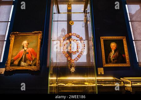 Arnaud BEINAT/Maxppp 2024/01/17, Paris, France. Musée de la Légion d'honneur et des ordres de chevalerie. Collier de l'ordre du Saint Esprit. FRANÇAIS : Musée de la Légion d'honneur et ordres de chevalerie. Collier de l'ordre du Saint Esprit. Crédit : MAXPPP/Alamy Live News Banque D'Images