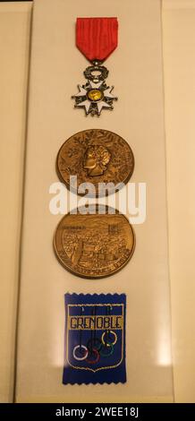 Arnaud BEINAT/Maxppp 2024/01/17, Paris, France. Musée de la Légion d'honneur et des ordres de chevalerie. Décoration du champion olympique de ski Jean-Claude Killy. FRANÇAIS : Musée de la Légion d'honneur et ordres de chevalerie. Médailles du champion olympique français de ski Jean Claude Killy. Crédit : MAXPPP/Alamy Live News Banque D'Images