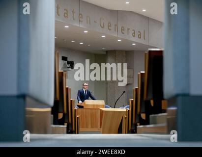 LA HAYE - Mark Harbers, ministre sortant des infrastructures et de la gestion de l'eau, lors d'un débat à la Chambre des représentants sur l'adoption des États budgétaires de son ministère pour 2024. ANP REMKO DE WAAL netherlands Out - belgique Out Credit : ANP/Alamy Live News Banque D'Images