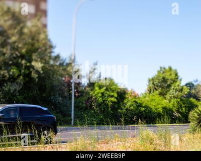 Majorque, Espagne - 27 juin 2023 : une voiture navigue le long de l'Av. De Gabriel Roca à Majorque, mettant en valeur la beauté de l'île Banque D'Images