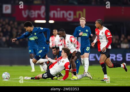 ROTTERDAM, PAYS-BAS - JANVIER 24 : Malik Tillman (PSV), Mats Wieffer (Feyenoord Rotterdam) et Lutsharel Geertruida (Feyenoord Rotterdam) Banque D'Images