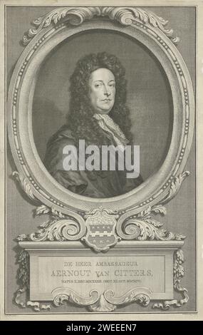 Portrait d'Aernout van Citters, Jacob Houbraken, d'après Gottfried Kneller, buste imprimé 1708 - 1780 à droite d'Aernout van Citters, dans un accompagnement ovale ornemental avec au bas de son arme et une écurie perçante sur laquelle son nom et son titre en deux lignes en néerlandais et sa date et sa date de mort dans une règle en latin. Amsterdam gravure / gravure sur papier Banque D'Images