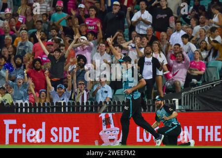 Michael Neser et Paul Walter de Brisbane Heat vus en action lors de la Grande finale de la KFC Big Bash League 13 au Sydney Cricket Ground. Sydney Sixers a accueilli Brisbane Heat lors de la Grande finale de la KFC Big Bash League 13 au Sydney Cricket Ground. Brisbane Heat remporte la Grande finale par 54 points. C'est le deuxième titre de Big Bash League de Heat. Brisbane Heat 166/8 (20 overs) Sydney Sixers 112/10 (17,3 Banque D'Images