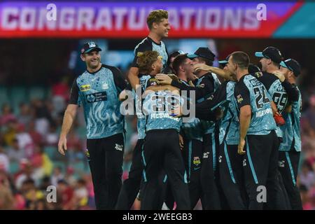 Sydney, Australie. 24 janvier 2024. Brisbane Heat célèbre avoir remporté le titre KFC Big Bash League 13 après avoir battu les Sixers de Sydney par 54 points au Sydney Cricket Ground. Sydney Sixers a accueilli Brisbane Heat lors de la Grande finale de la KFC Big Bash League 13 au Sydney Cricket Ground. Brisbane Heat remporte la Grande finale par 54 points. C'est le deuxième titre de Big Bash League de Heat. Brisbane Heat 166/8 (20 overs) Sydney Sixers 112/10 (17,3 (photo Ayush Kumar/SOPA Images/Sipa USA) crédit : SIPA USA/Alamy Live News Banque D'Images