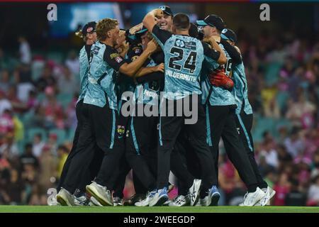 Sydney, Australie. 24 janvier 2024. Brisbane Heat célèbre avoir remporté le titre KFC Big Bash League 13 après avoir battu les Sixers de Sydney par 54 points au Sydney Cricket Ground. Sydney Sixers a accueilli Brisbane Heat lors de la Grande finale de la KFC Big Bash League 13 au Sydney Cricket Ground. Brisbane Heat remporte la Grande finale par 54 points. C'est le deuxième titre de Big Bash League de Heat. Brisbane Heat 166/8 (20 overs) Sydney Sixers 112/10 (17,3 (photo Ayush Kumar/SOPA Images/Sipa USA) crédit : SIPA USA/Alamy Live News Banque D'Images