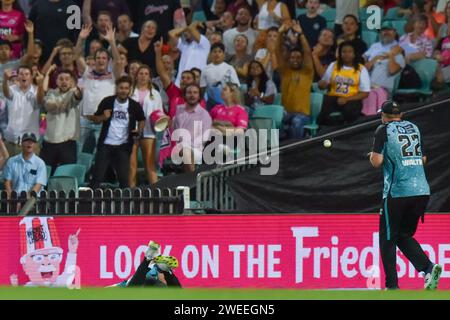 Sydney, Australie. 24 janvier 2024. Michael Neser et Paul Walter de Brisbane Heat vus en action lors de la Grande finale de la KFC Big Bash League 13 au Sydney Cricket Ground. Sydney Sixers a accueilli Brisbane Heat lors de la Grande finale de la KFC Big Bash League 13 au Sydney Cricket Ground. Brisbane Heat remporte la Grande finale par 54 points. C'est le deuxième titre de Big Bash League de Heat. Brisbane Heat 166/8 (20 overs) Sydney Sixers 112/10 (17,3 (photo Ayush Kumar/SOPA Images/Sipa USA) crédit : SIPA USA/Alamy Live News Banque D'Images