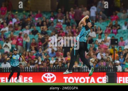 Sydney, Australie. 24 janvier 2024. Paul Walter de Brisbane Heat vu en action lors de la Grande finale de la KFC Big Bash League 13 au Sydney Cricket Ground. Sydney Sixers a accueilli Brisbane Heat lors de la Grande finale de la KFC Big Bash League 13 au Sydney Cricket Ground. Brisbane Heat remporte la Grande finale par 54 points. C'est le deuxième titre de Big Bash League de Heat. Brisbane Heat 166/8 (20 overs) Sydney Sixers 112/10 (17,3 (photo Ayush Kumar/SOPA Images/Sipa USA) crédit : SIPA USA/Alamy Live News Banque D'Images