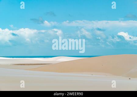 Paysage pittoresque de désert de sel Lencois Maranhenses National Park - Parque Nacional dos Lencois Maranhenses dans le nord-est du Brésil Banque D'Images