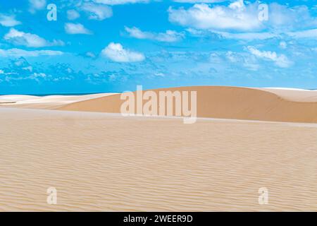 Paysage pittoresque de désert de sel Lencois Maranhenses National Park - Parque Nacional dos Lencois Maranhenses dans le nord-est du Brésil Banque D'Images