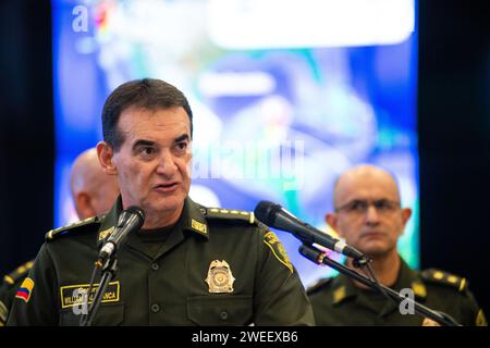 Le directeur général de la police colombienne, William Rene Salamanca, prend la parole lors d'une conférence de presse à Bogota, en Colombie, le 16 janvier 2024, annonçant qu'il a été Banque D'Images