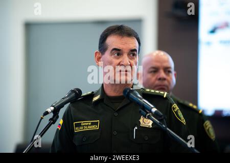 Le directeur général de la police colombienne, William Rene Salamanca, prend la parole lors d'une conférence de presse à Bogota, en Colombie, le 16 janvier 2024, annonçant qu'il a été Banque D'Images