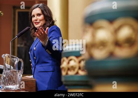 Lansing, États-Unis. 24 janvier 2024. La gouverneure Gretchen Whitmer prononce le discours sur l’état de l’État aux membres de l’Assemblée législative du Michigan à Lansing, Michigan, le 24 janvier 2024. (Photo Andrew Roth/Sipa USA) crédit : SIPA USA/Alamy Live News Banque D'Images