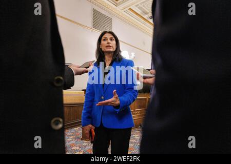 Lansing, États-Unis. 24 janvier 2024. Le procureur général Dana Nessel s'adresse à des journalistes à Lansing, Michigan, à la suite du discours sur l'état de l'État du gouverneur Gretchen Whitmer, le 24 janvier 2024. (Photo Andrew Roth/Sipa USA) crédit : SIPA USA/Alamy Live News Banque D'Images