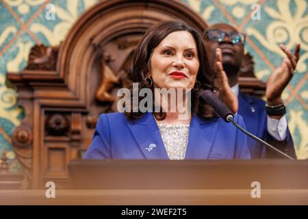 Lansing, États-Unis. 24 janvier 2024. La gouverneure Gretchen Whitmer prononce le discours sur l’état de l’État aux membres de l’Assemblée législative du Michigan à Lansing, Michigan, le 24 janvier 2024. (Photo Andrew Roth/Sipa USA) crédit : SIPA USA/Alamy Live News Banque D'Images