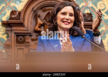 Lansing, États-Unis. 24 janvier 2024. La gouverneure Gretchen Whitmer prononce le discours sur l’état de l’État aux membres de l’Assemblée législative du Michigan à Lansing, Michigan, le 24 janvier 2024. (Photo Andrew Roth/Sipa USA) crédit : SIPA USA/Alamy Live News Banque D'Images