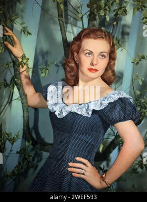 Un portrait de Jeanne Crain, une actrice renommée célèbre pour ses rôles dans des films comme 'le modèle et le courtier du mariage' (1951). Dans ce film, Crain joue Kitty Bennett, un modèle dont la vie romantique devient le centre d'intérêt d'un courtier en mariage. Banque D'Images