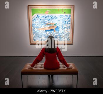 Christie's, Londres, Royaume-Uni. 25 janvier 2024. David Hockney, Californie, 1965. Estimation de l'ordre de 16 000 000 livres sterling. Un chef-d’œuvre exceptionnel invisible en public depuis plus de 40 ans sera présenté à la vente lors de la 20/21st Century London Evening sale le 7 mars 2024. Crédit : Malcolm Park/Alamy Live News Banque D'Images