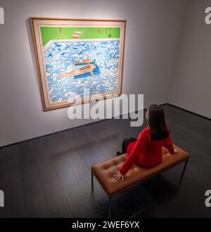 Christie's, Londres, Royaume-Uni. 25 janvier 2024. David Hockney, Californie, 1965. Estimation de l'ordre de 16 000 000 livres sterling. Un chef-d’œuvre exceptionnel invisible en public depuis plus de 40 ans sera présenté à la vente lors de la 20/21st Century London Evening sale le 7 mars 2024. Crédit : Malcolm Park/Alamy Live News Banque D'Images