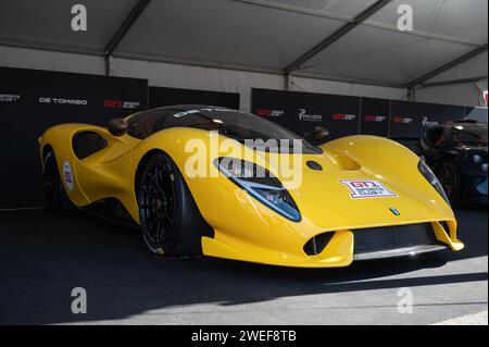 Vue de face du jaune de Tomaso P72 GT1 Banque D'Images