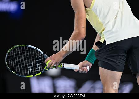 Melbourne, Australie. 24 janvier 2024. Carlos Alcaraz avec tatouage sur le bras 11.09.22 lors du tournoi de tennis Australian Open AO 2024 Grand Chelem le 24 janvier 2024 au Melbourne Park à Melbourne, Australie. Photo Victor Joly/DPPI crédit : DPPI Media/Alamy Live News Banque D'Images