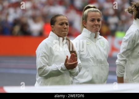 Fran Kirby applaudit après des hymnes nationaux avant la finale de l'Euro féminin de l'UEFA 2022 Angleterre contre Allemagne au stade de Wembley, Londres, le 31 juillet 2022 Banque D'Images