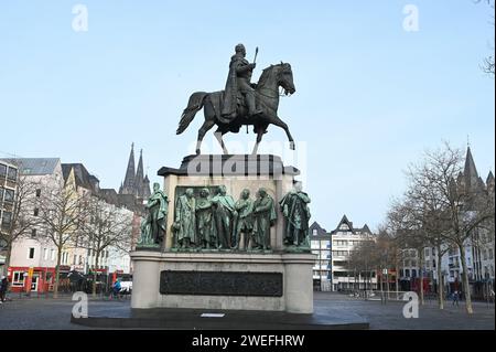 DAS Reiterdenkmal zu Ehren von König Friedrich Wilhelm III Auf dem Kölner Heumarkt *** le monument équestre en l'honneur du roi Friedrich Wilhelm III sur le Heumarkt à Cologne Banque D'Images