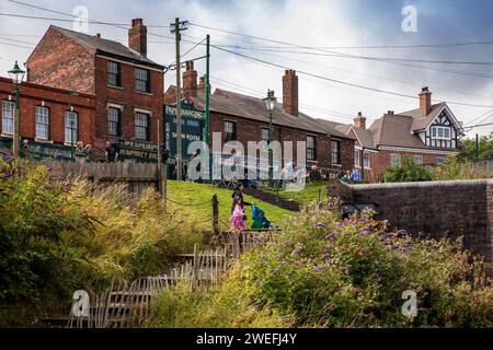 Royaume-Uni, Angleterre, West Midlands, Dudley, Black Country Museum, Old Birmingham Road, depuis le canal Banque D'Images