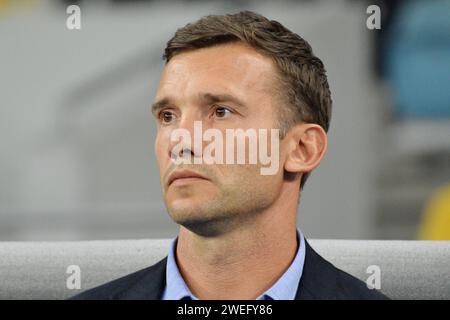 Kiev, Ukraine. 05 septembre 2016. L'entraîneur-chef de l'équipe nationale de football d'Ukraine Andriy Shevchenko, regarde pendant le match de qualification de la coupe du monde de la FIFA 2018 contre l'Islande. Le joueur de football légendaire et ancien entraîneur-chef de l'équipe nationale ukrainienne Andriy Shevchenko a été officiellement élu président de l'Association ukrainienne de football (UAF). (Photo Aleksandr Gusev/SOPA Images/Sipa USA) crédit : SIPA USA/Alamy Live News Banque D'Images