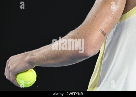 Carlos Alcaraz avec tatouage sur le bras 11.09.22 lors du tournoi de tennis Australian Open AO 2024 Grand Chelem le 24 janvier 2024 au Melbourne Park à Melbourne, Australie. Photo Victor Joly / DPPI Banque D'Images