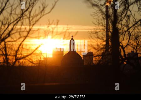 Zagreb, Croatie. 25 janvier 2024. Photo prise le 25 janvier 2024. Montre coucher de soleil à Zagreb, Croatie. Photo : Emica Elvedji/PIXSELL crédit : Pixsell/Alamy Live News Banque D'Images