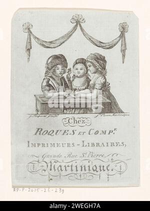 Carte de visite de l'imprimerie et librairie Roques et Co. En Martinique, c. 1774 - c. 1793 imprimer trois enfants à une table, l'un d'eux écrit quelque chose dans un livre, un autre tient une poupée. gravure sur papier jeux et jeux pour enfants. édition, éditeur. librairie, libraire Banque D'Images