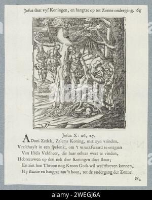 Cinq rois amoritiques accrochés, 1740 imprimer les cinq rois amoritiques sont accrochés dans les arbres sur ordre de Josué. Leurs couronnes sont au sol. À l'extrême gauche, la grotte dans laquelle les rois étaient emprisonnés. Un titre au-dessus du spectacle. Ci-dessous six versets et une référence à Josué 10 : 26-27. L'impression fait partie d'un album. Impression typographique en papier les cinq rois Amoréens sont tués soit sur ordre de Josué, soit par sa propre main, et leurs corps sont pendus comme étalage Banque D'Images