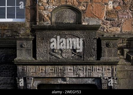 Détail du monument mural du XVIIe siècle à George Heriot (mort en 1610), le père du fondateur de l'école George Heriot. Banque D'Images